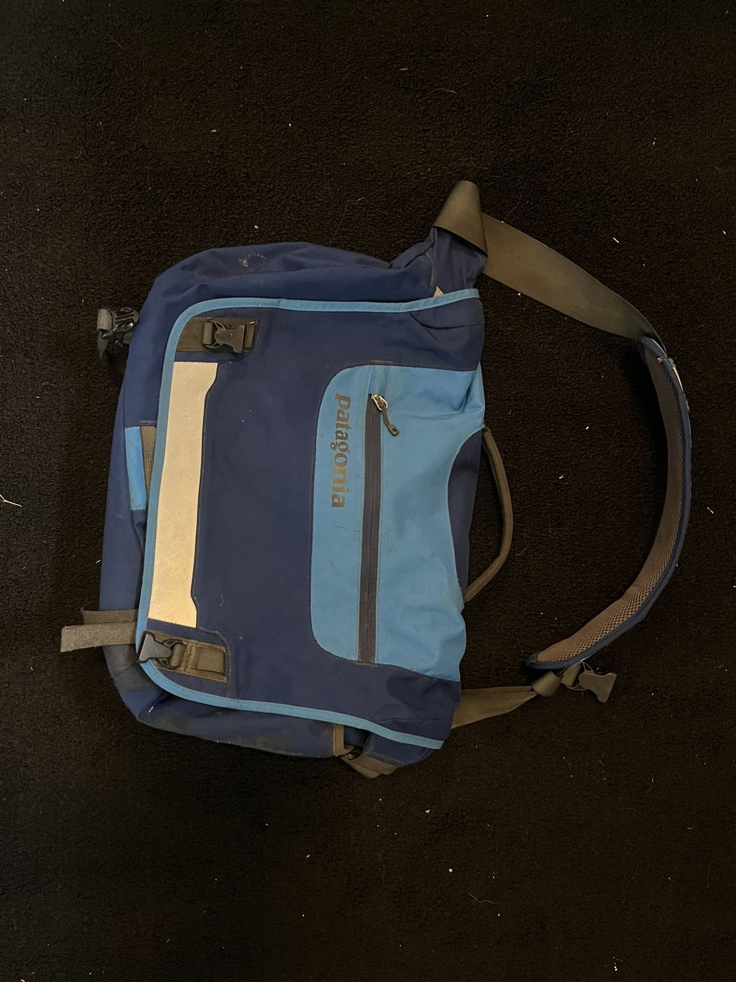 Large blue Patagonia messenger bag