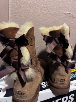 Women s Bailey Bow II UGG  BOOTS chestnut size7