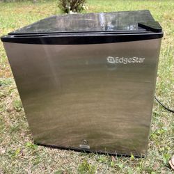 Good Conditions Mini Fridge 
