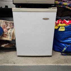 Haier MINI FRIDGE