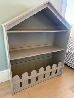 Kids bookshelf