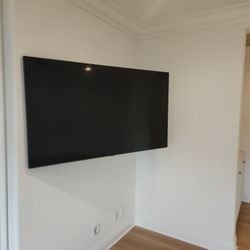 Samsung 65 inch smart TV & SANUS Wall Mount