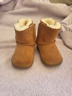 2 pairs of baby girl shoes