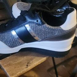 Like New Size 8 Michael Kors. Asking for 50I paid a 125.