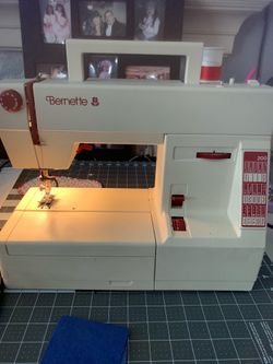 Bernina Bernette off white and Bergen di