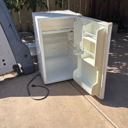 Mini Fridge 