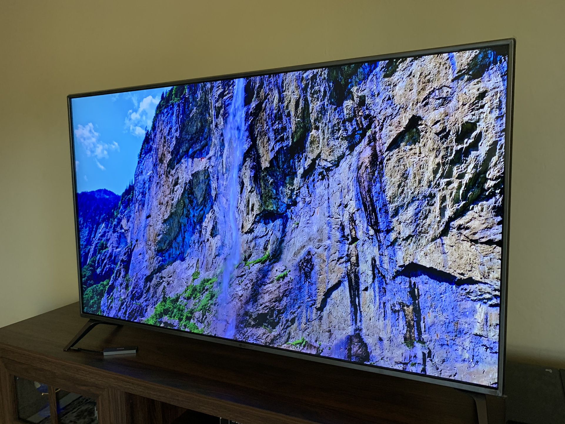 LG UBKM9 Streaming 4K Ultra HD Audio Blu-Ray with Dolby Vision - Black New  for Sale in El Centro, CA - OfferUp