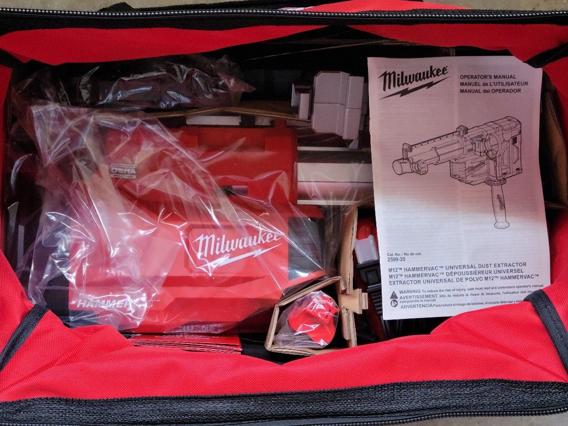 Milwaukee M12 12-Volt Lithium-Ion Cordless HAMMERVAC Universal Dust Extractor Kit