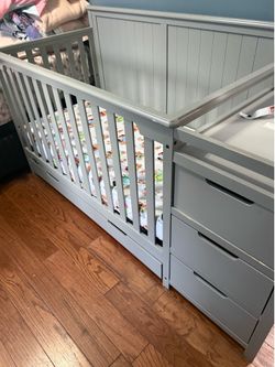 Graco  5-in-1 Convertible Crib