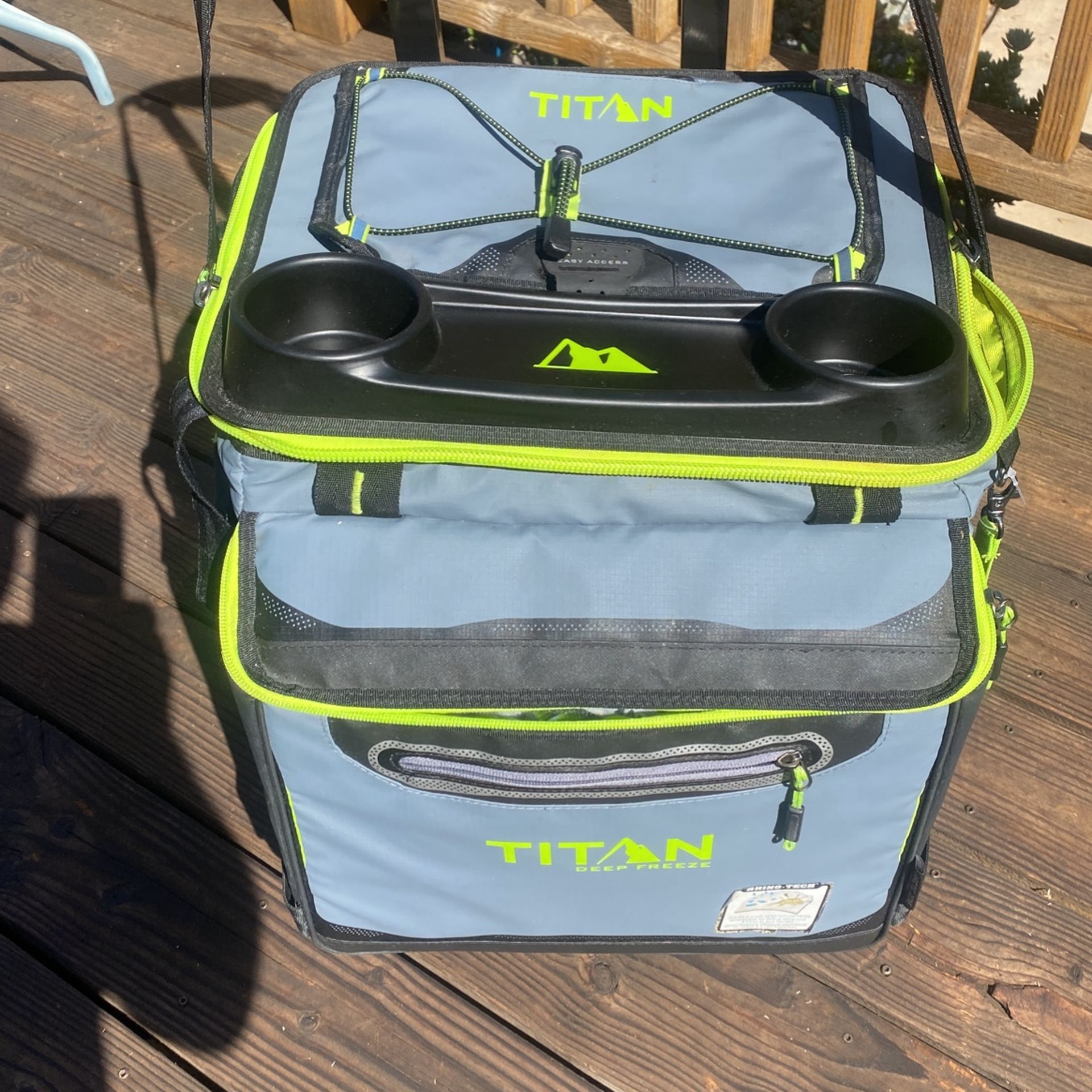 TITAN        Fully insulated ICE-COOLER