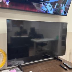 60”Smart TV – Remote Included – Great Condition