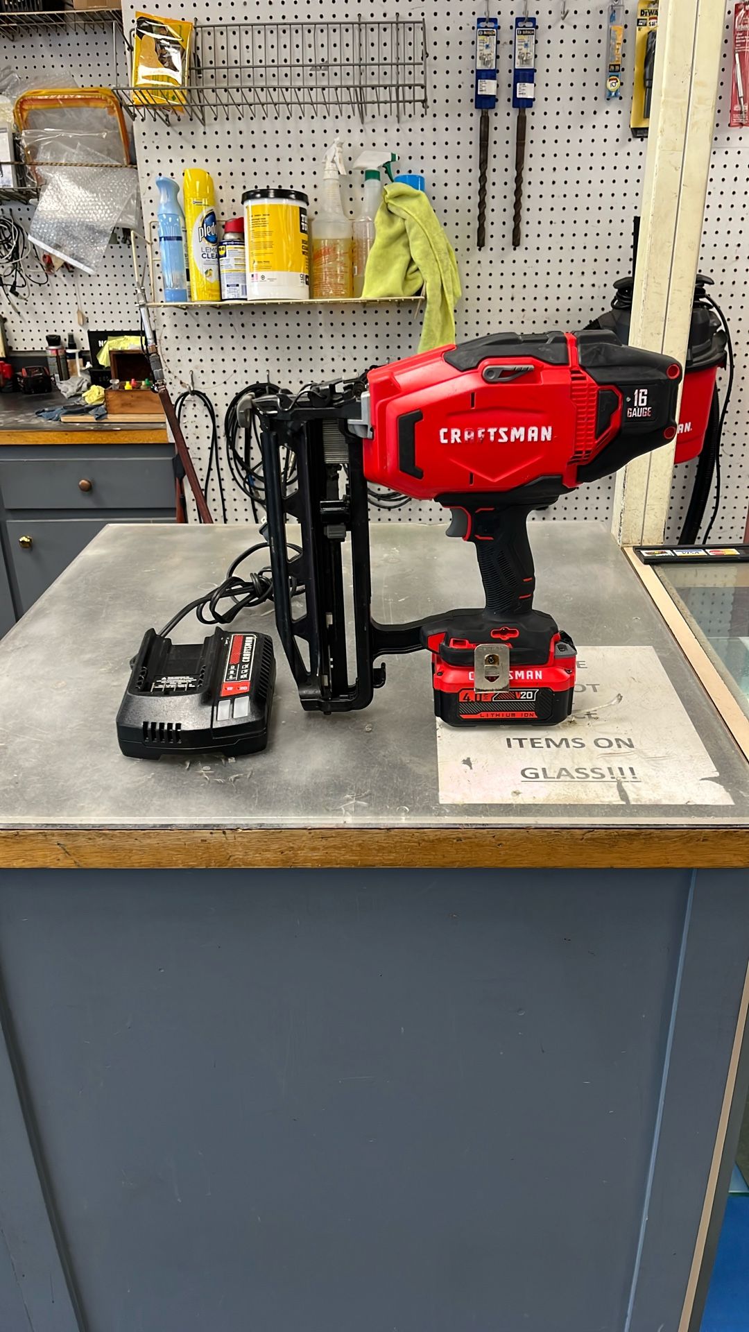 Craftsman 16GA 20V Straight Finish Nailer Model CMCN616