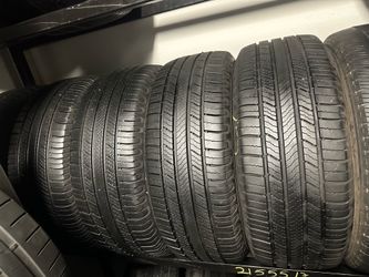 SET OF TIRE 215 55 17 MICHELIN 85% LIFE