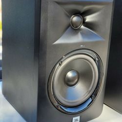 JBL Professional Studio Monitor for Music Producers / DJs / Singers / Podcasters