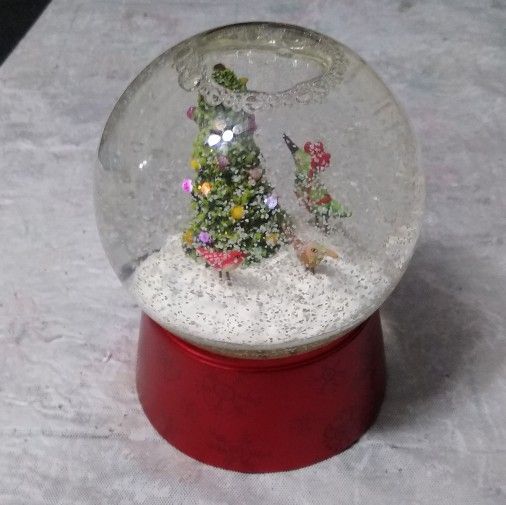 New In Box Nordstrom Exclusive Lighted Christmas Snow Globe