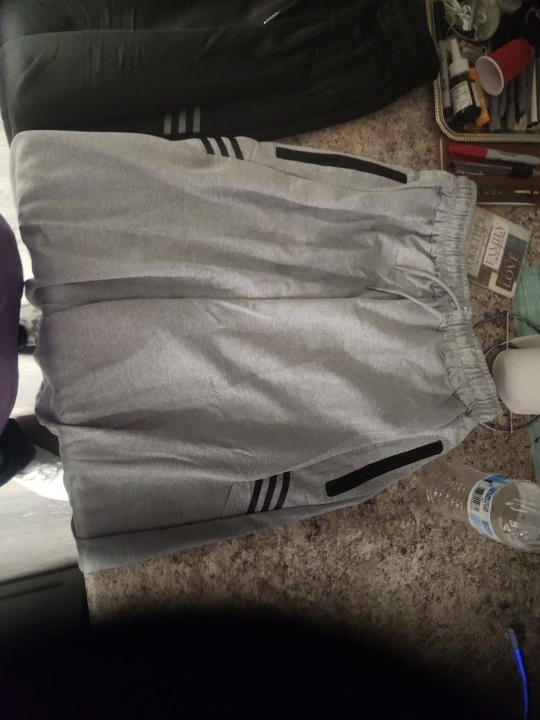 3pairs Of XL Sweat Pants Zipper Pockets 3 Colors 30$ For All
