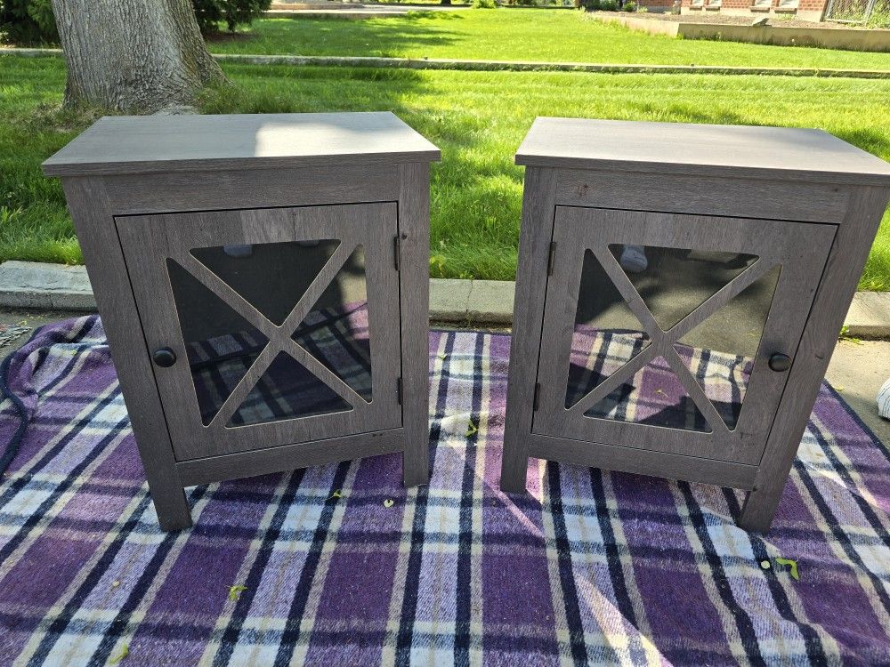 Beautiful Shabby Chic Farmhouse Pair of Nightstands End/Side Tables