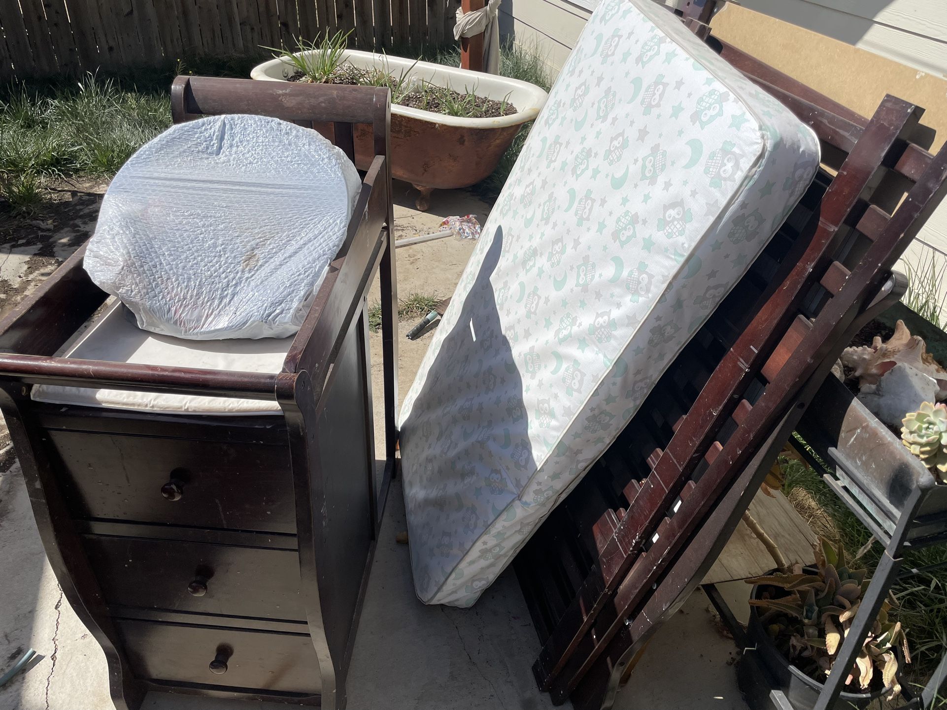 Free Crib With Changing Table