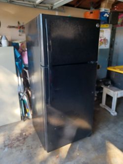 GE refrigerator works great very clean