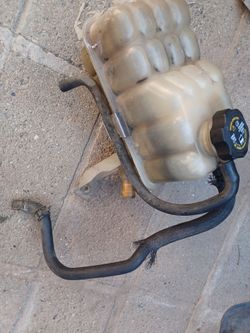 2000-2006 Tahoe  Radiator  Reservoir