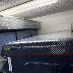 TWIN XL SEALY POSTUREPEDIC ELITE HYBRID MATTRESS & BOX SPRING BED SET