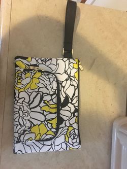 Bebe clutch