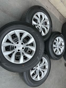 Honda Crv rims and tires 17” new takeoffs Oem factory wheels rines y llantas semi nuevas