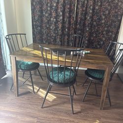 Dining room table and 4 chairs