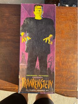 Vintage 1961 Aurora - FRANKENSTEIN - Plastic Model Kit #423 - 98