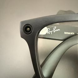 Rayban Meta Gen 2, Remove/ Delete the status light indicator for Video/Picture