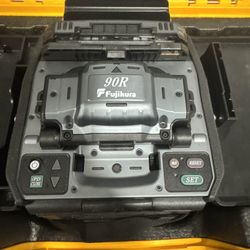 Fujikura 90R Ribbon Splicer