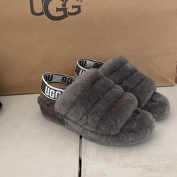 WOMEN SIZE 6 UGG SLIDES