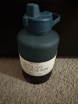 Simple Modern 64oz Summit Tritan Bottle New