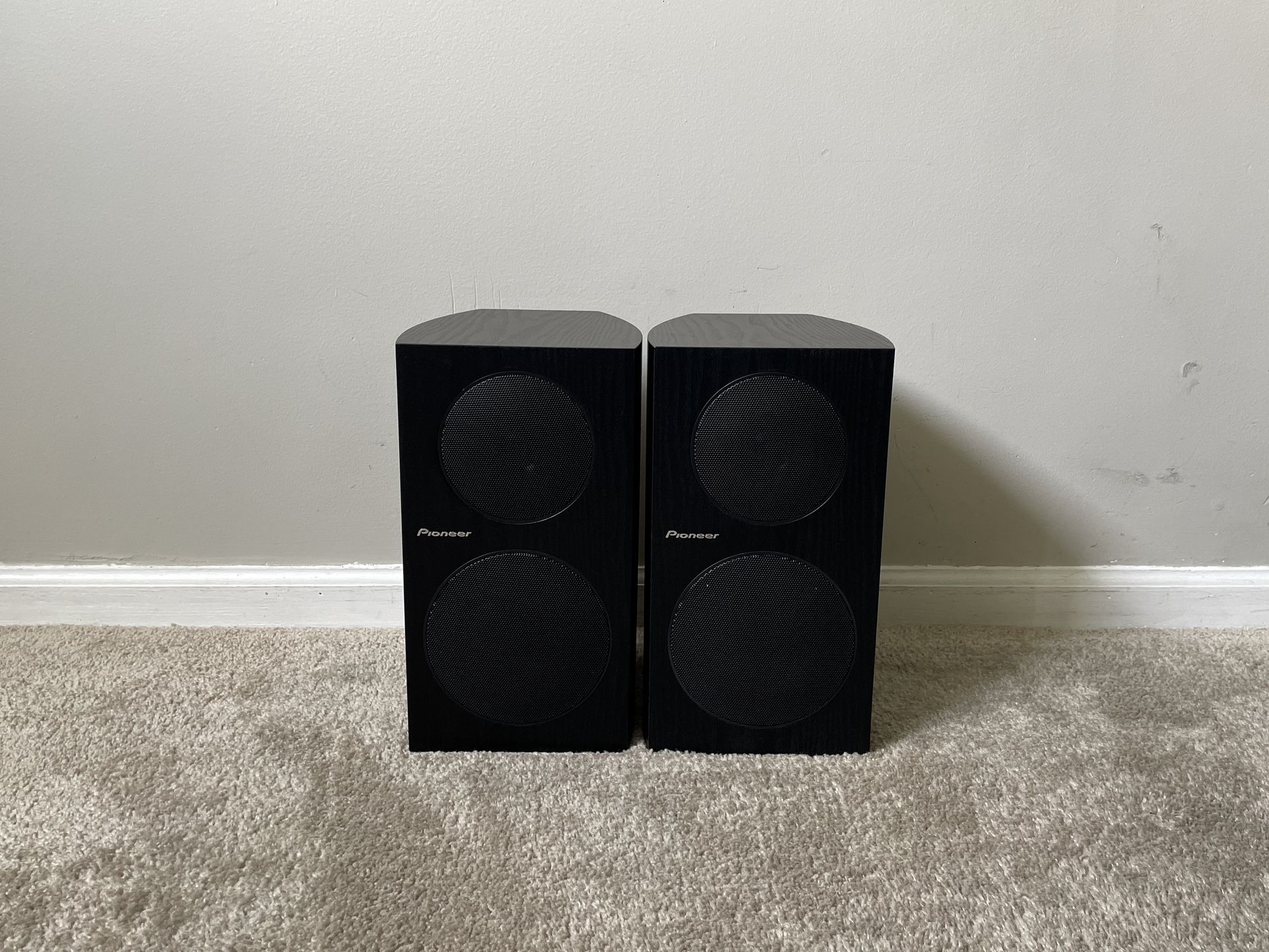 Pioneer SP-BS21-LR 2 Way Home Bookshelf Speakers by Andrew Jones