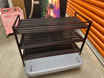 Shoe rack, 3 tires, like new