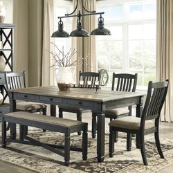 Tyler Creek Black/Gray Dining Room Set (Dining table and Chairs