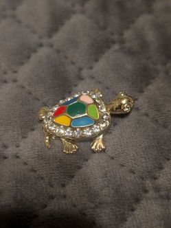 Turtle eating and necklace set