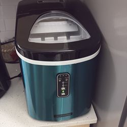 Teal Tramontina Ice Maker