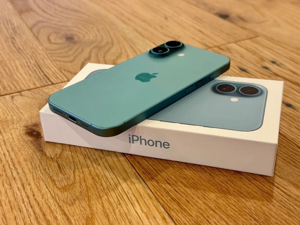 iPhone 16 Plus