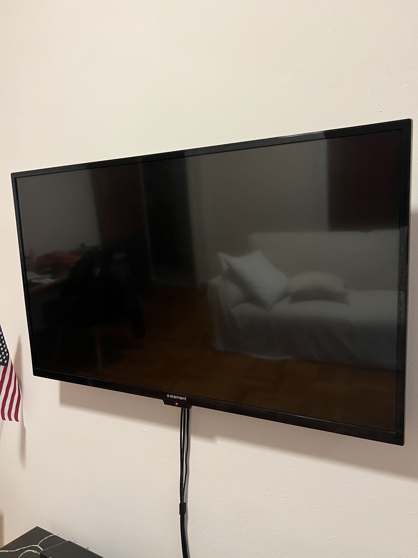 44’ TV Element UHD