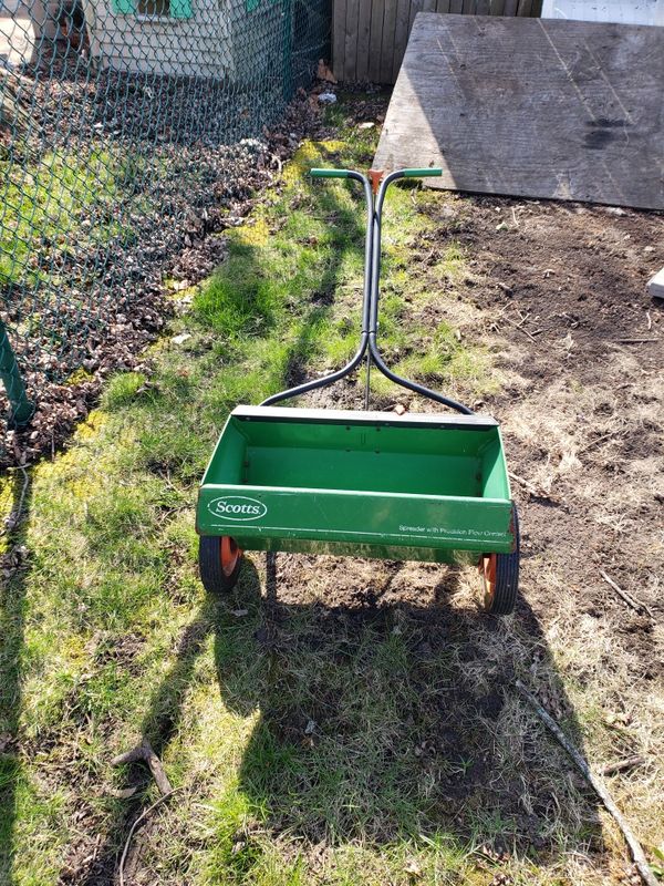 Vintage Scott's metal seed spreader/ seeder for Sale in Joliet, IL