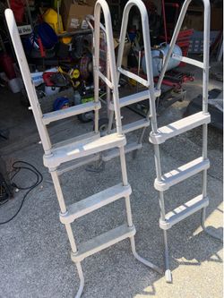 Pool ladders