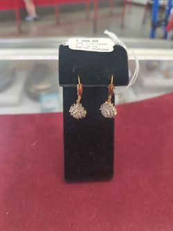 10kgold diamond earrings 3.3 grams layaway available 10% Dwon if you interested please make sure you ask for Maribel thank you