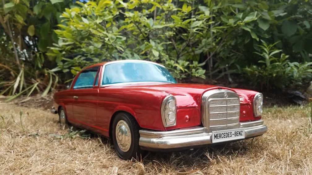 Vintage Ichiko Mercedes 300se tin car.