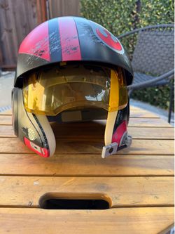 New Disney Parks Star Wars Galaxy's Edge Black poe X- wing pilot helmet with sound