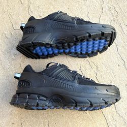 New Nike Zoom Vomero Roam triple black shoes Women’s 6, Youth 4.5y