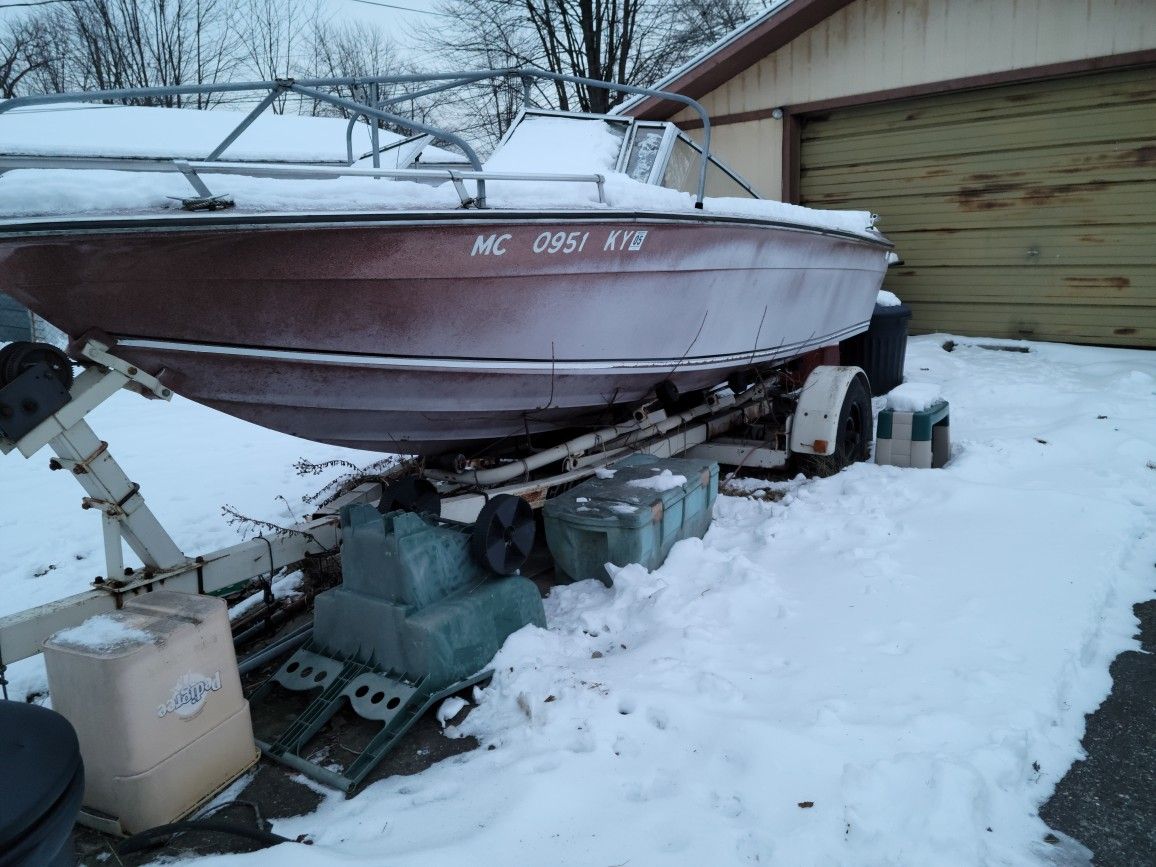 18 Ft Inboard Bowrider