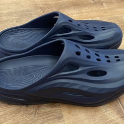 Hoka Ora Men’s Recovery Mule.   Size 11