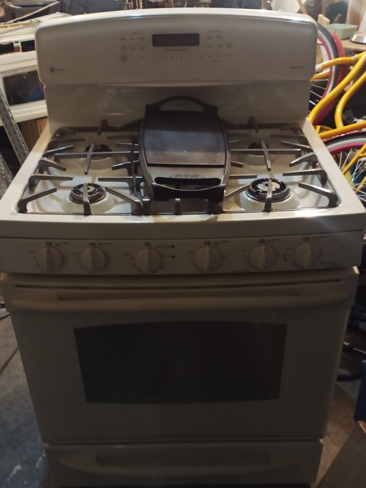 GE 5 Burner Double Oven Gas Stove Used Maybe A Total Of Six Months Mainly One Burner