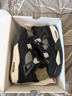 Jordan 4 White Thunder - Size 8.5